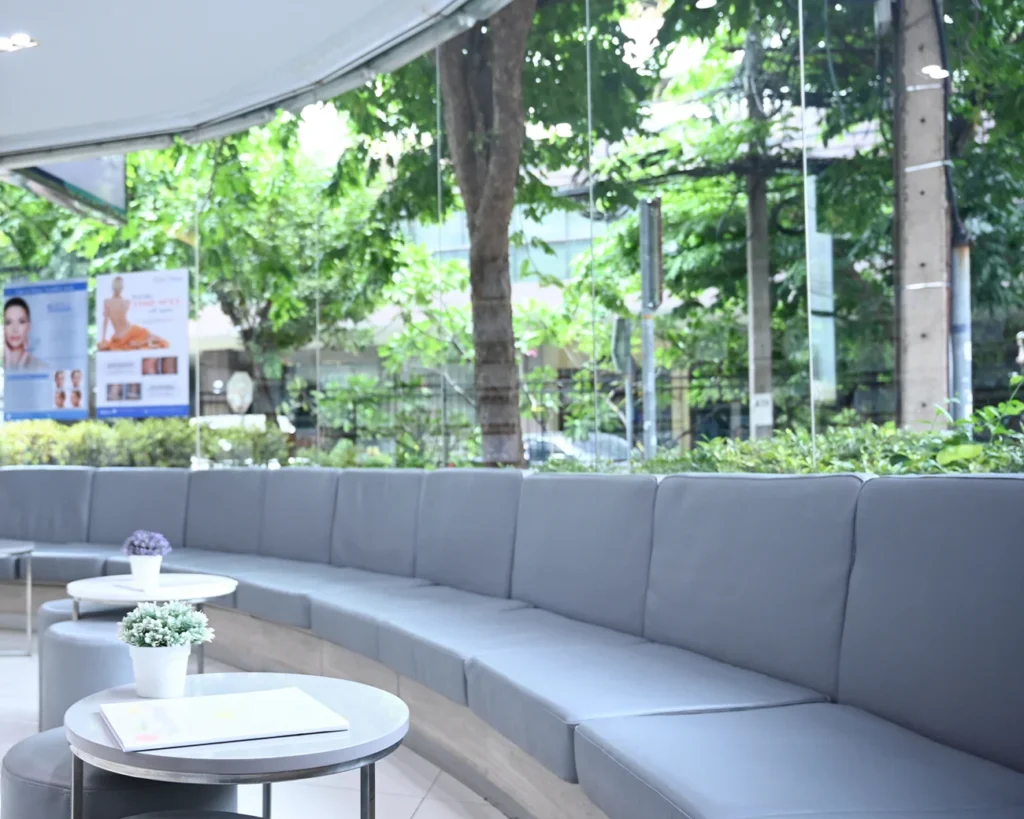 bsl-clinic-front-at-Silom-branch