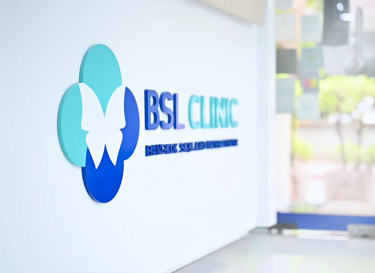 logo-front-at-bsl-clinic-silom-branch-saladang-soi-2
