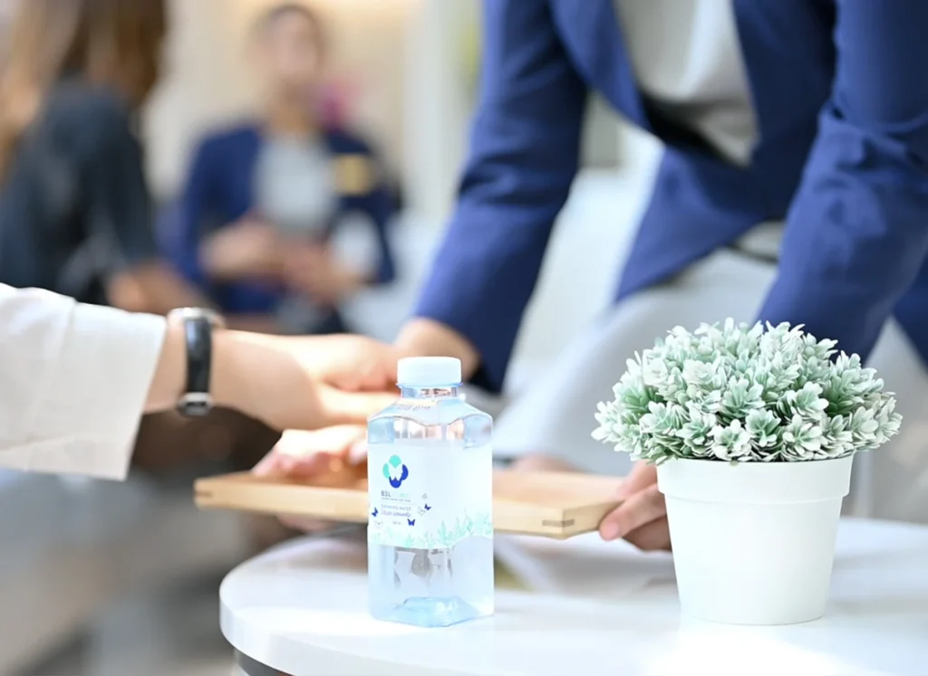 service-free-water-for-client-at-bsl-clinic-silom